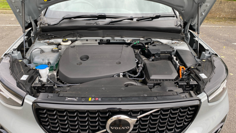 Volvo XC40 2.0 B3P Plus Dark 5dr Auto Petrol Estate